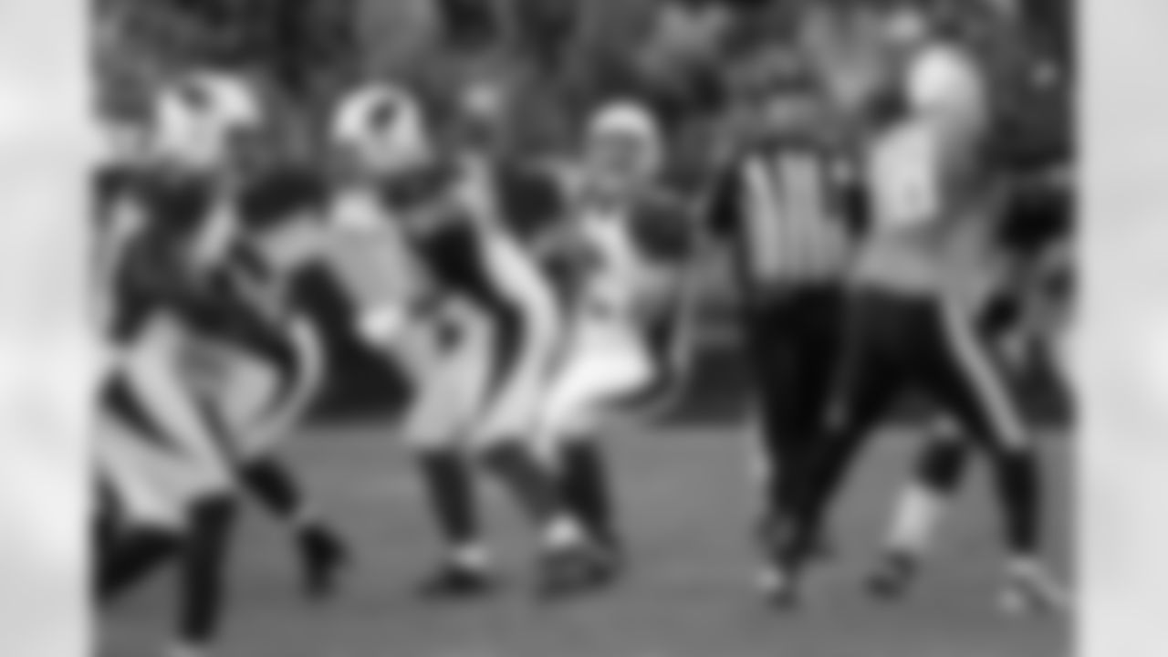 Skelton drops back to throw