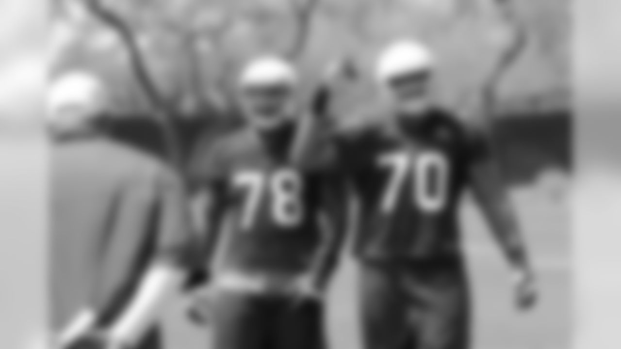 Right tackle Bobby Massie (70) and right guard Earl Watford (78)