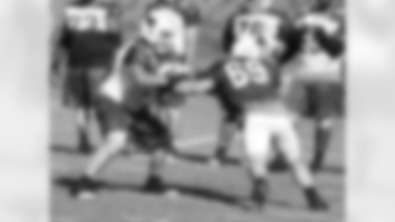 G Daryn Colledge (71) v DE Jeremy Navarre