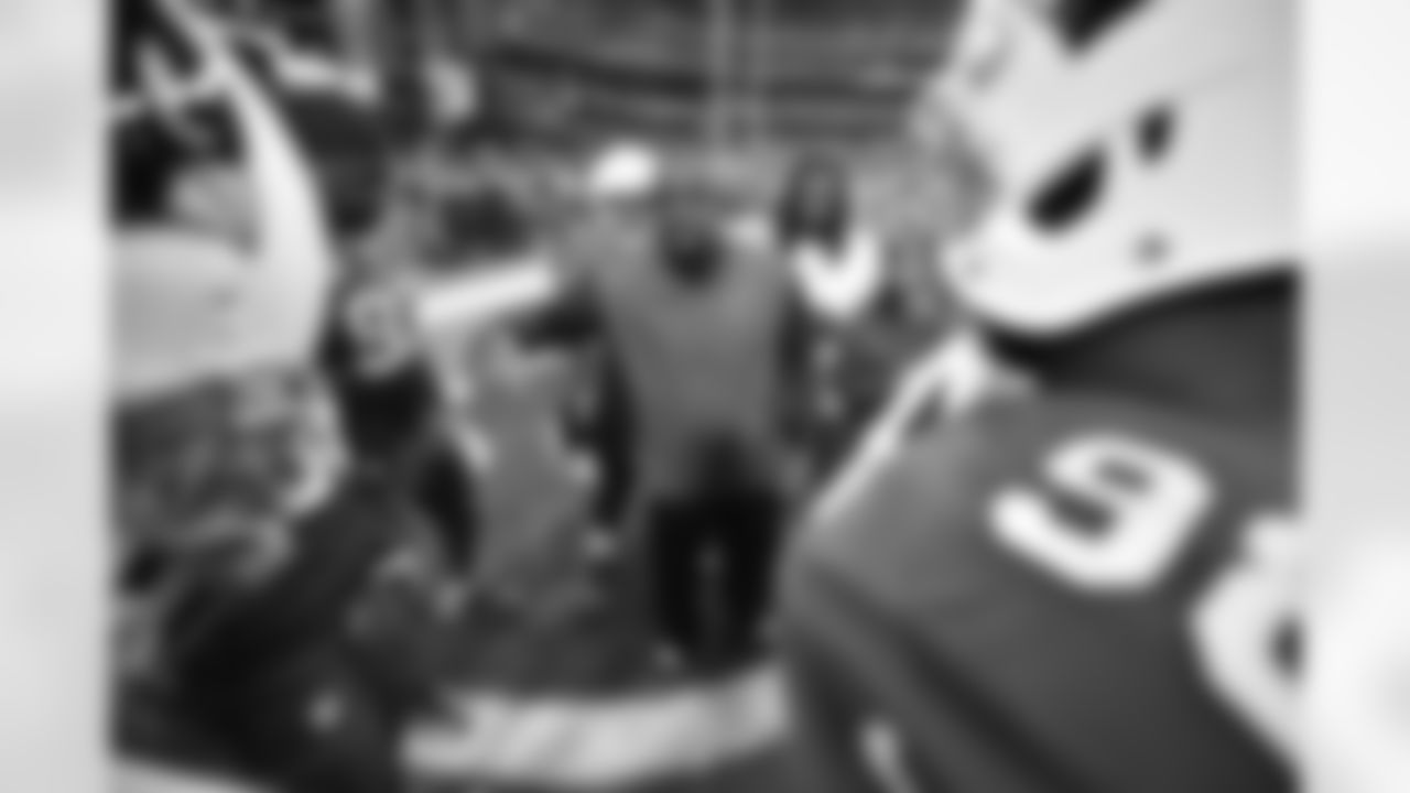 DL coach Brentson Buckner fires up the linemen