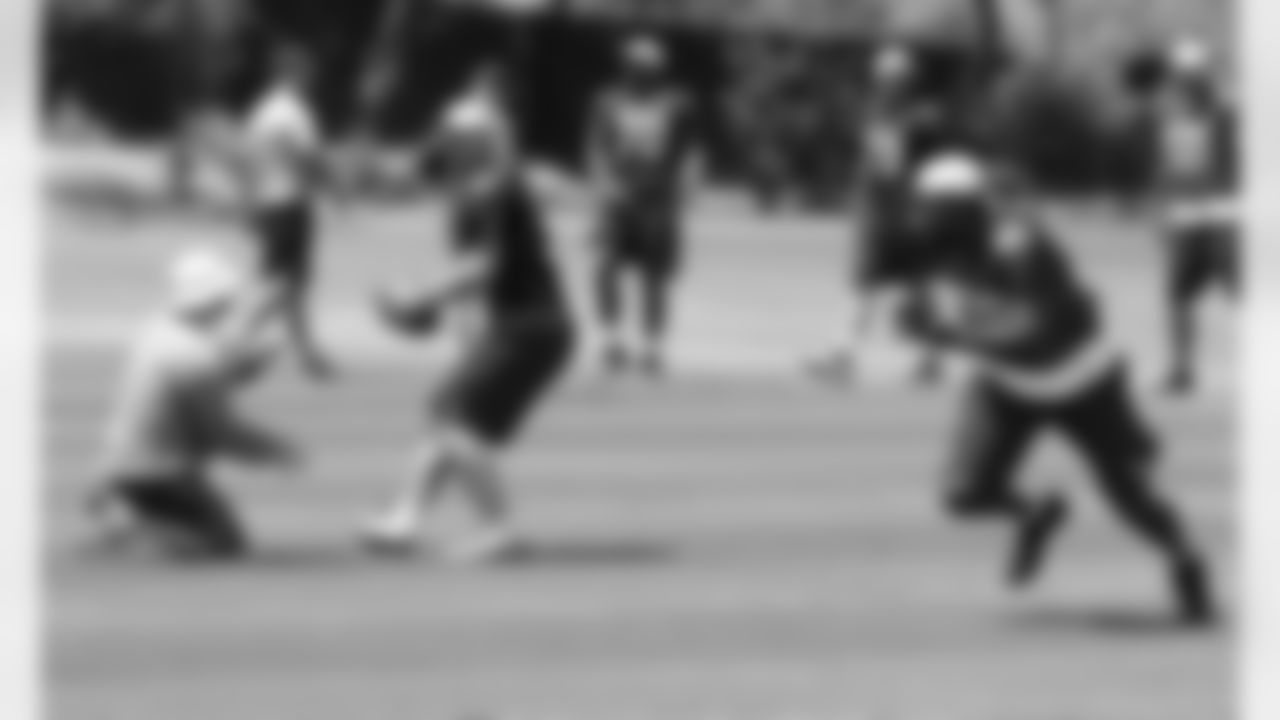 QB Drew Stanton (5) and TE Darren Fells (85)
