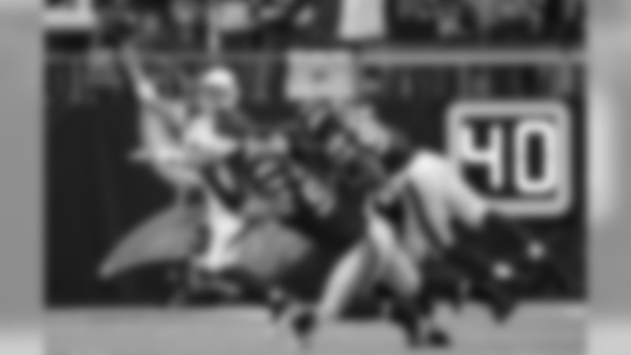 QB Carson Palmer is pursued by the Vikings defense