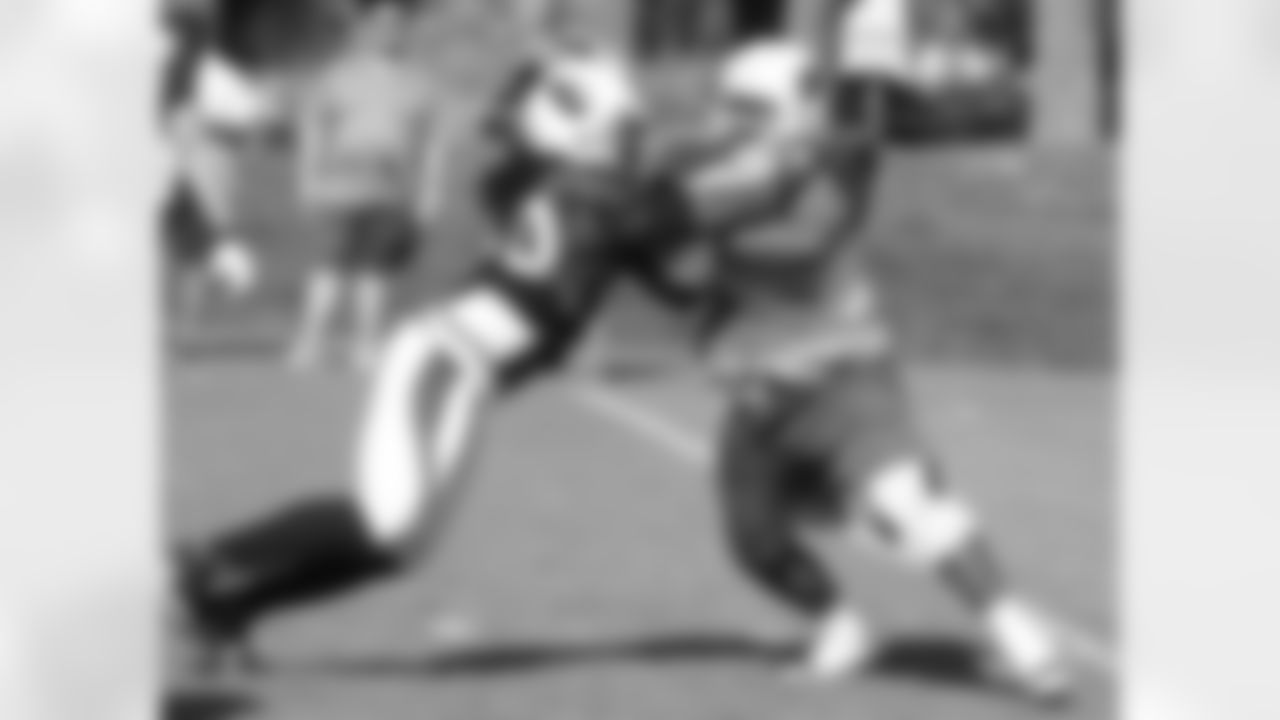 DT Darnell Dockett battles G Rex Hadnot