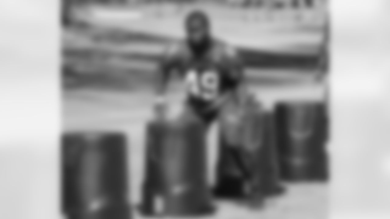 LB Andrae Kirk