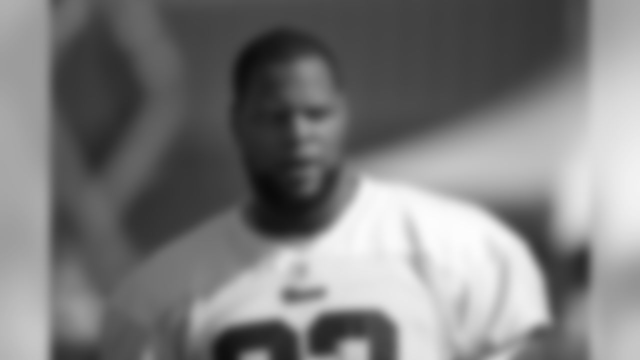 Defensive tackle Ndamukong Suh