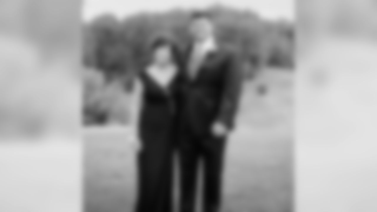 OT Jared Veldheer posts a picture for Mother's Day