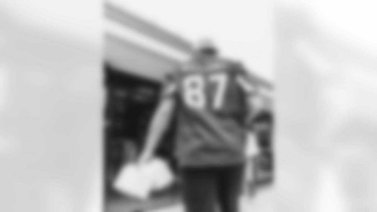 Cardinals_Maxx-Williams_James-Agency_03.28.22-4
