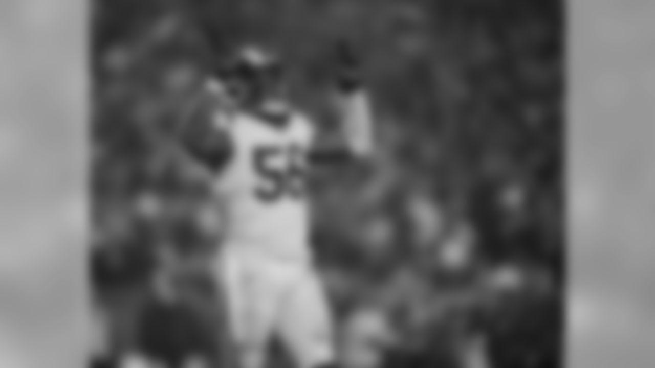 Linebacker Dante Fowler Jr.
