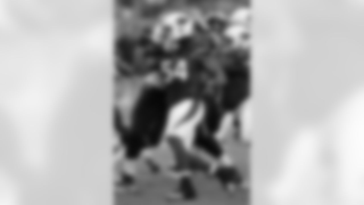 LB Quentin Groves