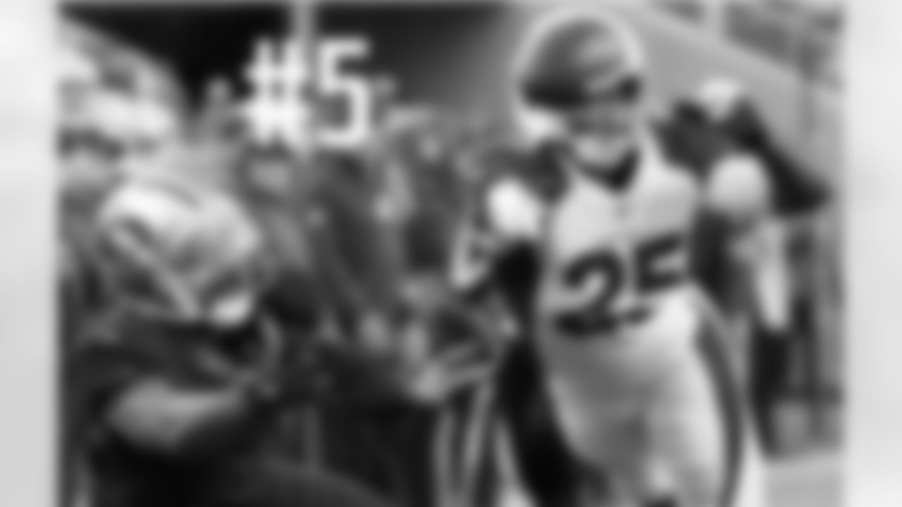 CB Jerraud Powers defends against 49ers WR Quinton Patton