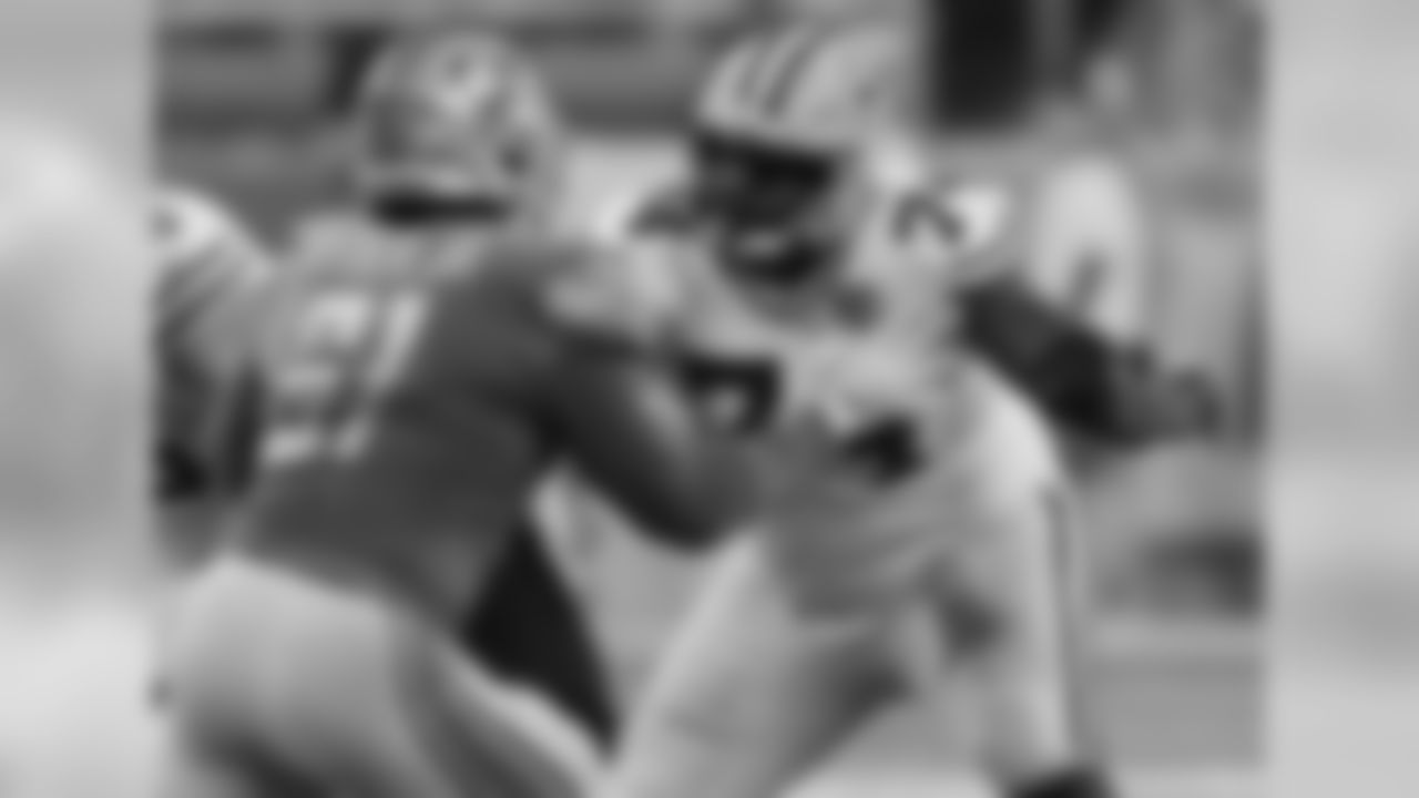Packers offensive tackle Byron Bell