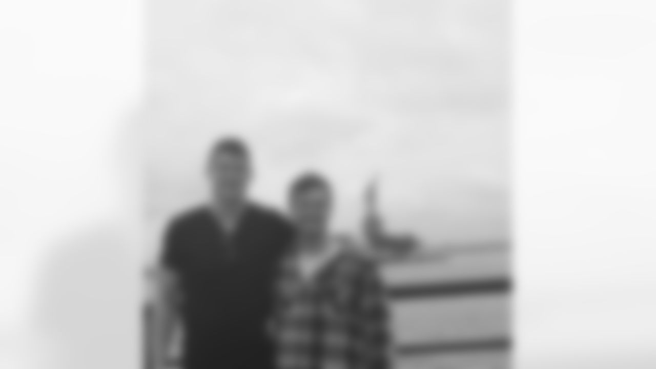 TE Troy Niklas (@tniklas87) with the Statue of Liberty behind him on the Cardinals' road trip to New York