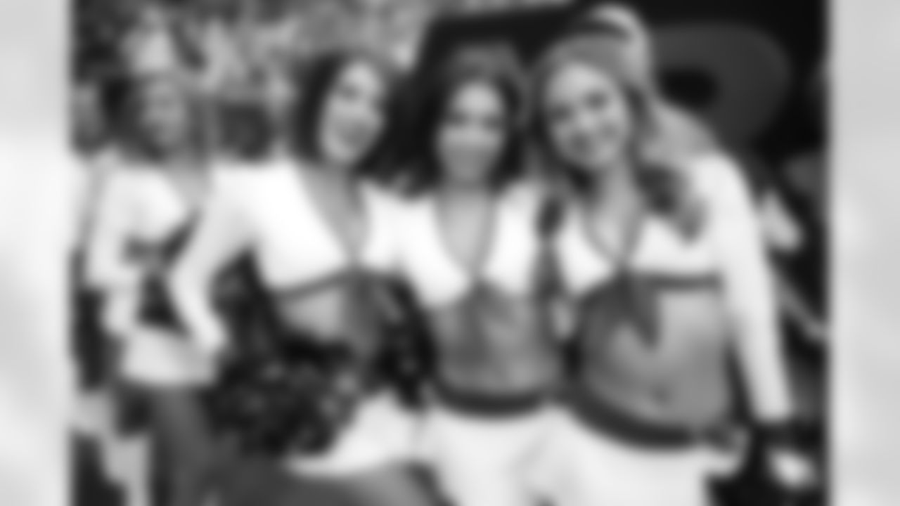 Arizona Cardinals Cheerleaders during the 2022 regular season game between the Arizona Cardinals and the Los Angeles Rams on Sunday, Sept. 25, 2022 in Glendale, AZ.