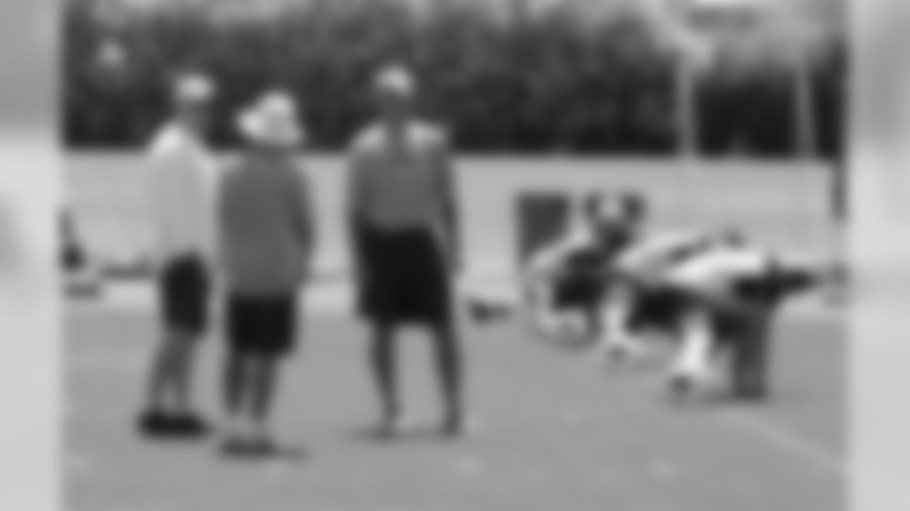 Coaches Mike Miller, Kevin Spencer and Ken Whisenhunt chat