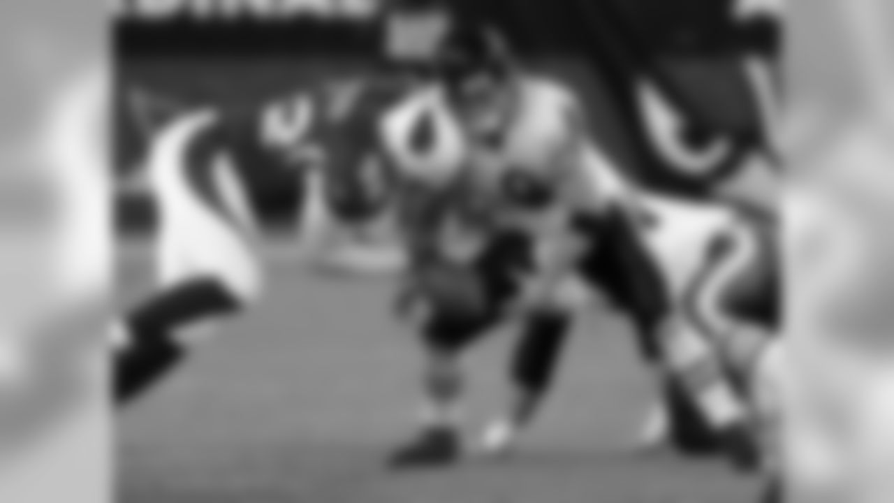 2006 - DE Bertrand Berry with the sack/fumble during the "Monday Night Meltdown"
