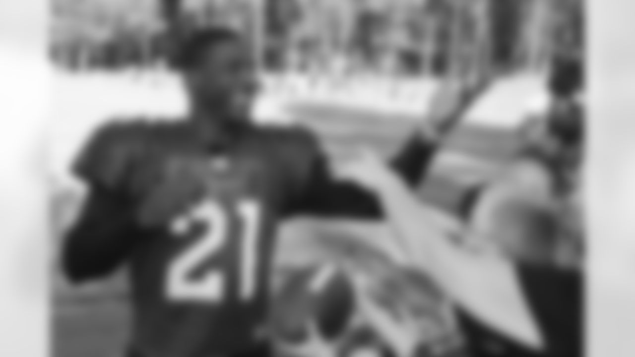 CB Patrick Peterson signs autographs
