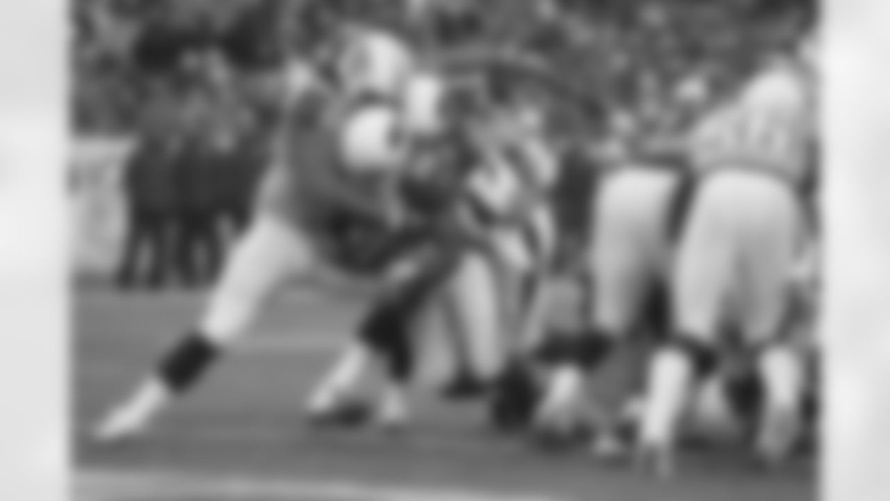 Rashard Mendenhall makes a cut.