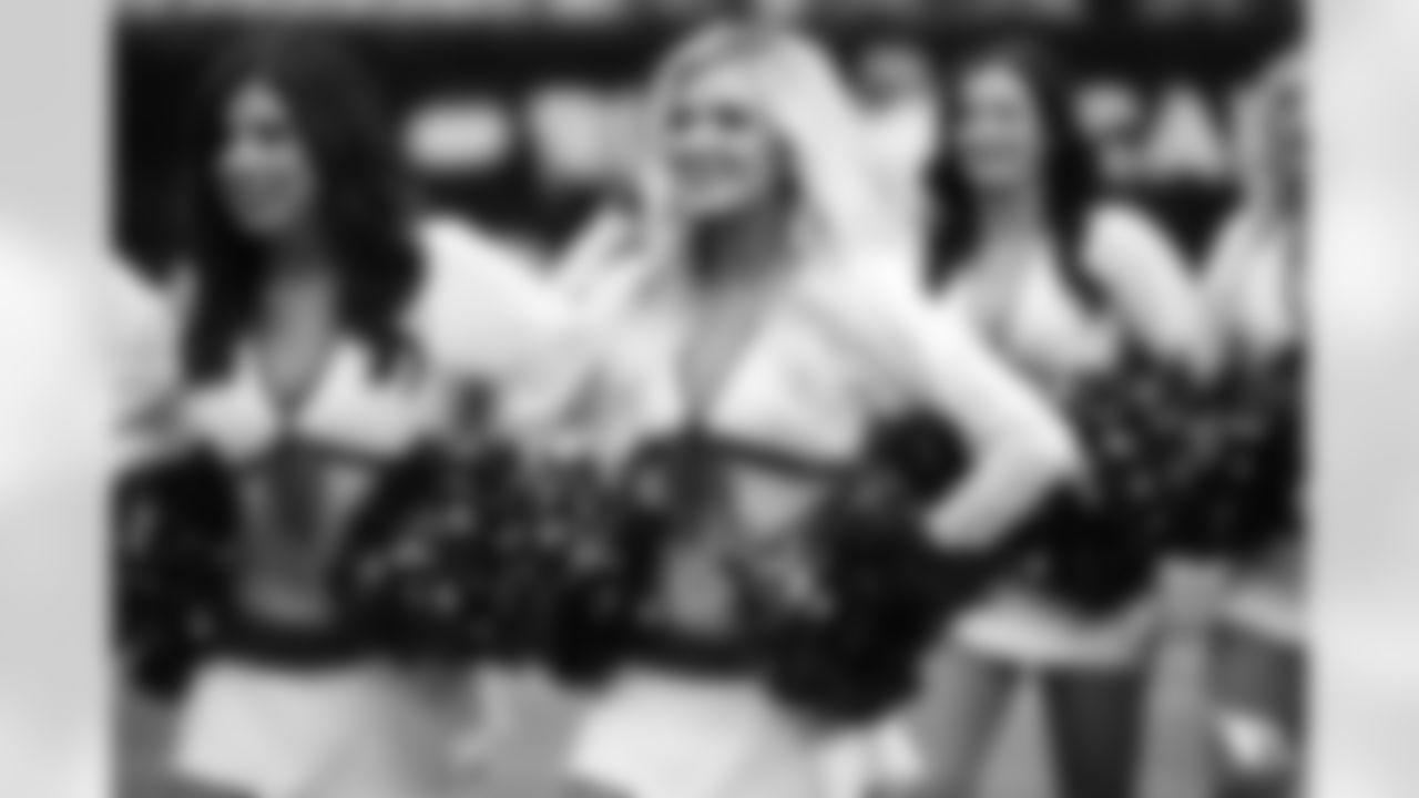 Arizona Cardinals Cheerleaders during the 2022 regular season game between the Arizona Cardinals and the Los Angeles Rams on Sunday, Sept. 25, 2022 in Glendale, AZ.