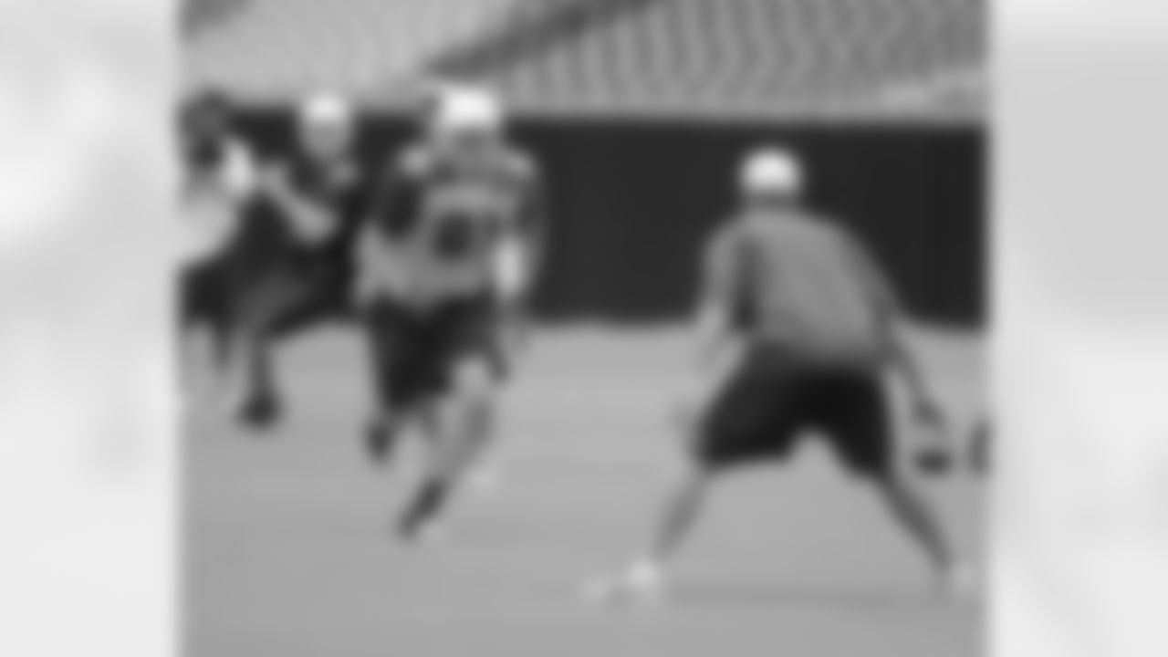 TE Jim Dray goes out for a pass