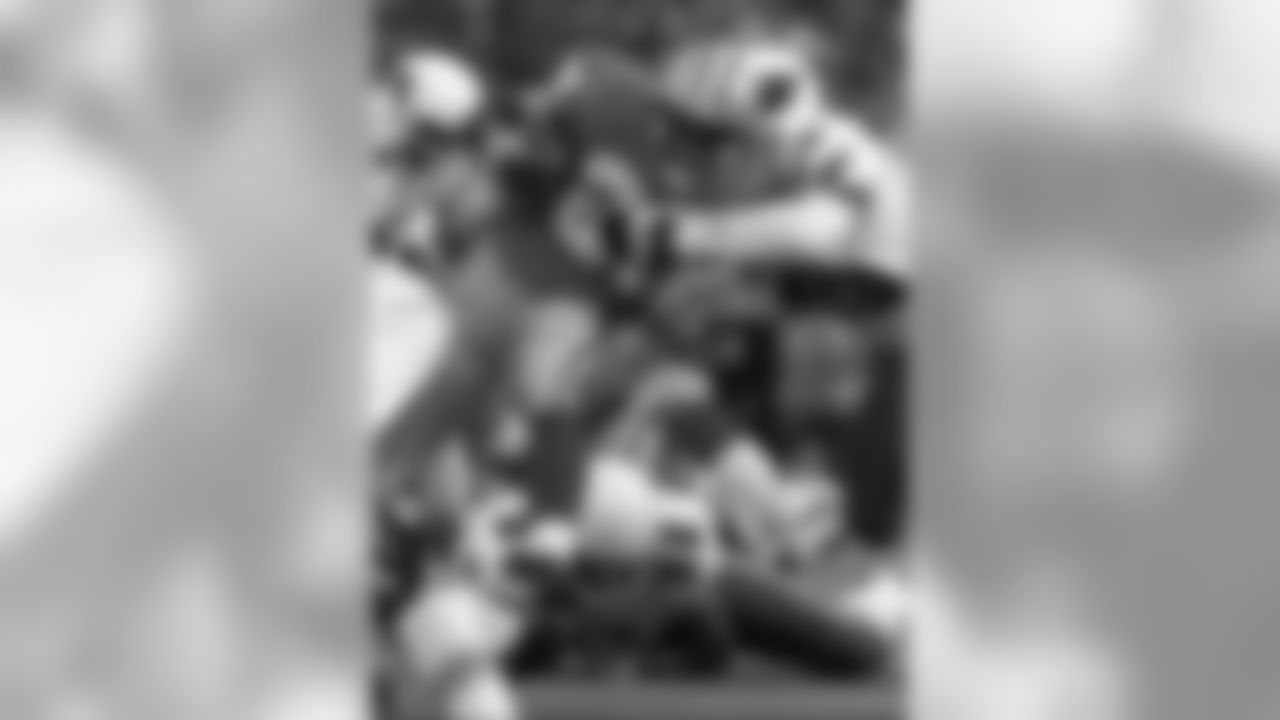 1995: Lions RB Barry Sanders with the ball