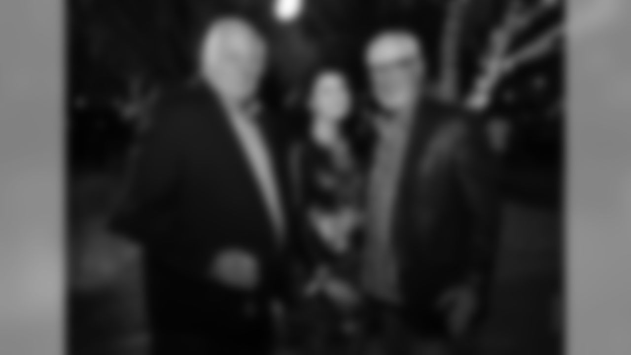 Assistant head coach of the offense, Tom Moore (left) with Cubs manager Joe Maddon and his wife