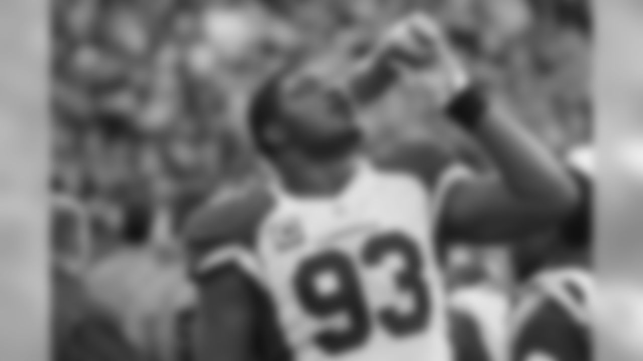 Campbell hydrates on the sideline