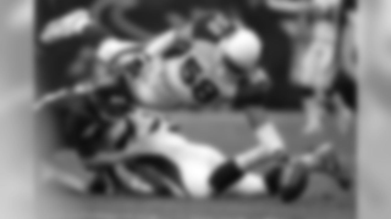 2005: LB Karlos Dansby recovers a fumble by Houston QB David Carr.