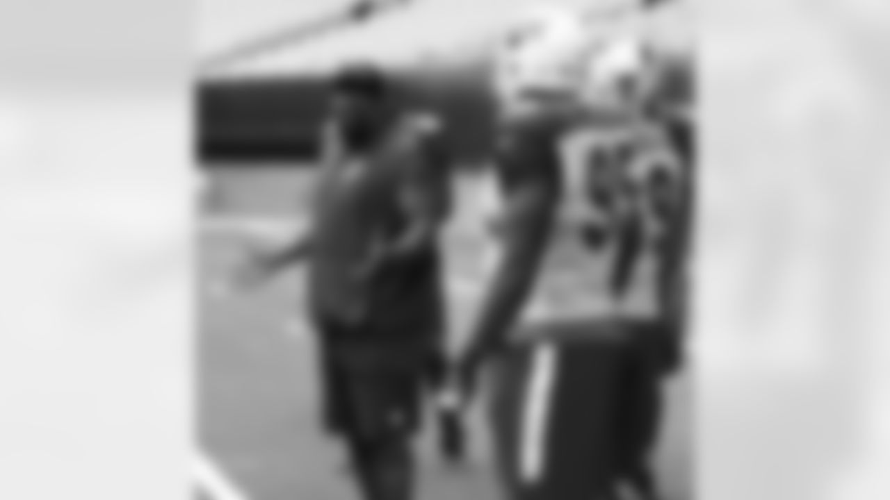 Brentson Buckner coaching the defensive linemen