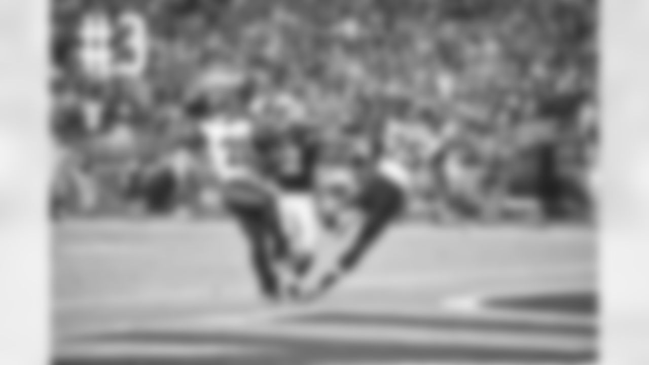 Rams CB Janoris Jenkins uses his helmet to snare an interception