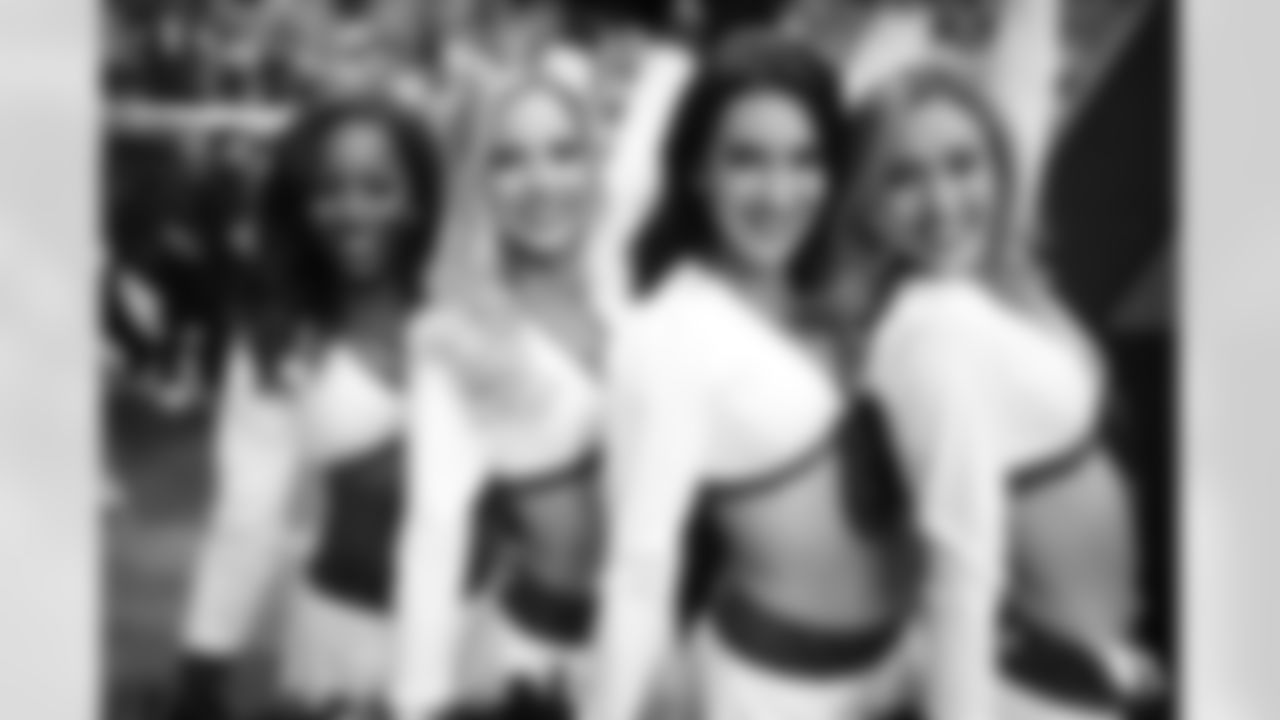 Arizona Cardinals Cheerleaders during the 2022 regular season game between the Arizona Cardinals and the Los Angeles Rams on Sunday, Sept. 25, 2022 in Glendale, AZ.