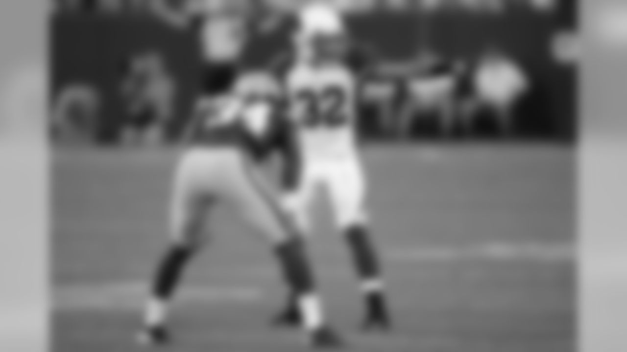 S Tyrann Mathieu in coverage