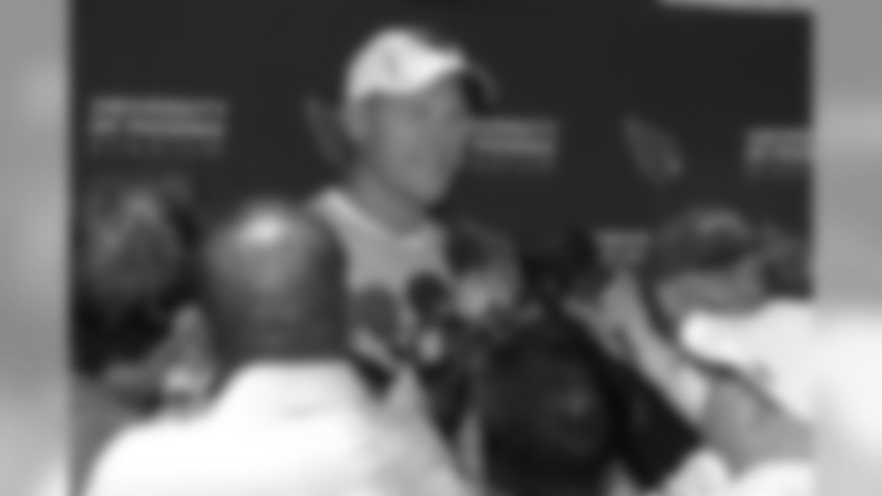 Coach Ken Whisenhunt meets with the media