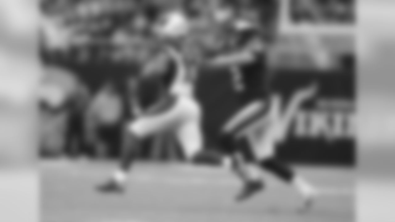 Brittan Golden recieves a kick return
