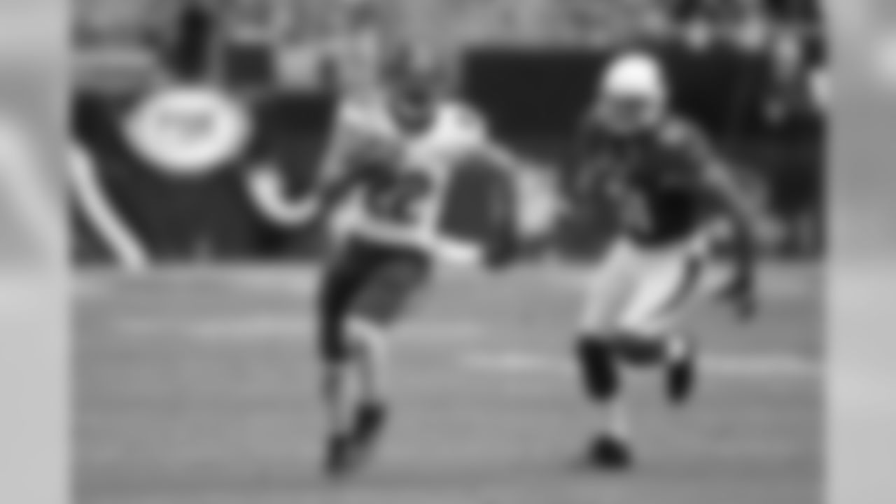 2012: Bears RB Matt Forte runs the ball as LB Paris Lenon gives chase