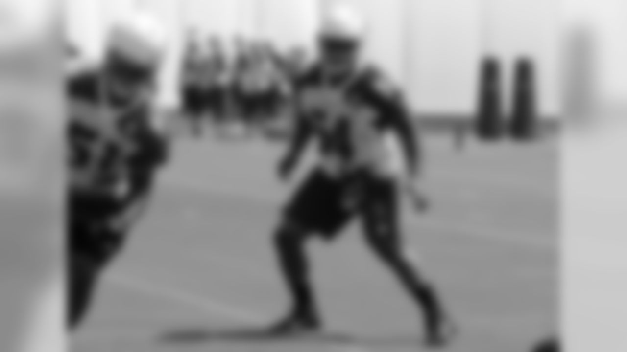LB Kenny Demens