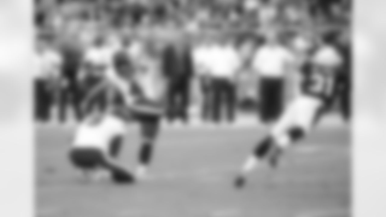 Bethel blocks a field goal against the Texans