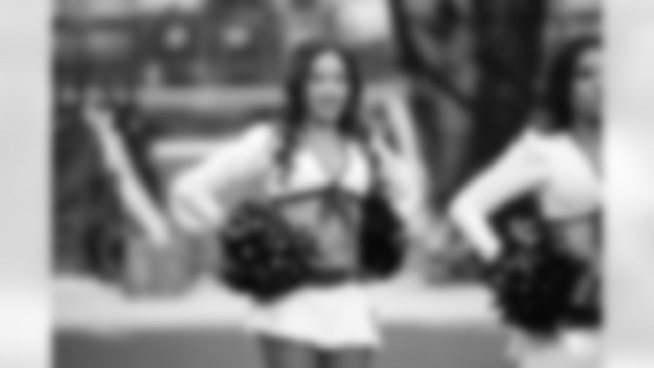 Arizona Cardinals Cheerleaders during the 2022 regular season game between the Arizona Cardinals and the Los Angeles Rams on Sunday, Sept. 25, 2022 in Glendale, AZ.
