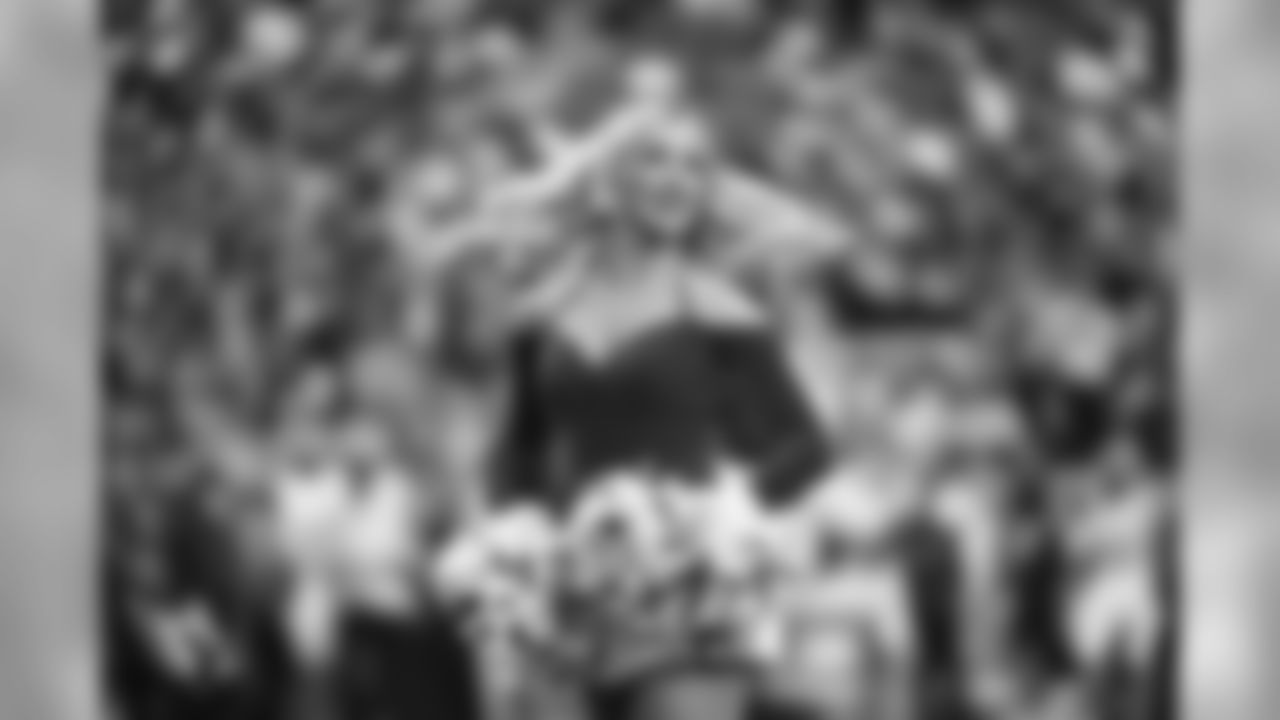 Images of the Cardinals cheerleaders during the Week 15 contest at State Farm Stadium