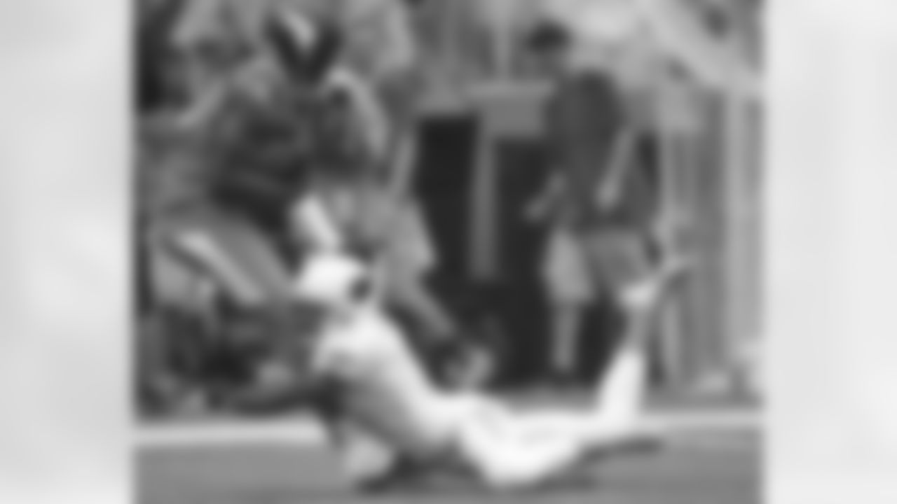 Bethel sticks Vikings punt returner Cordarrelle Patterson at the 2014 Pro Bowl