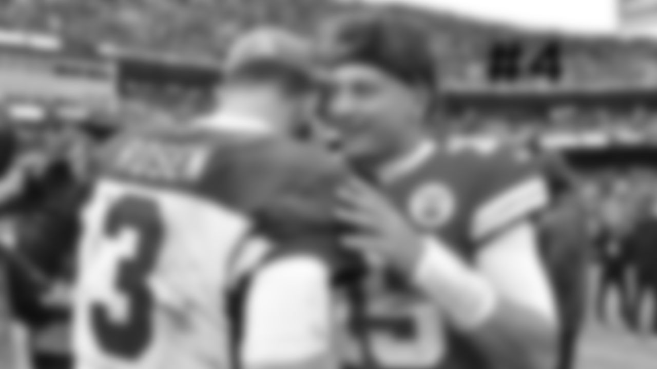 4. QB Josh Rosen (left) meets up with Chiefs QB Patrick Mahomes after the game