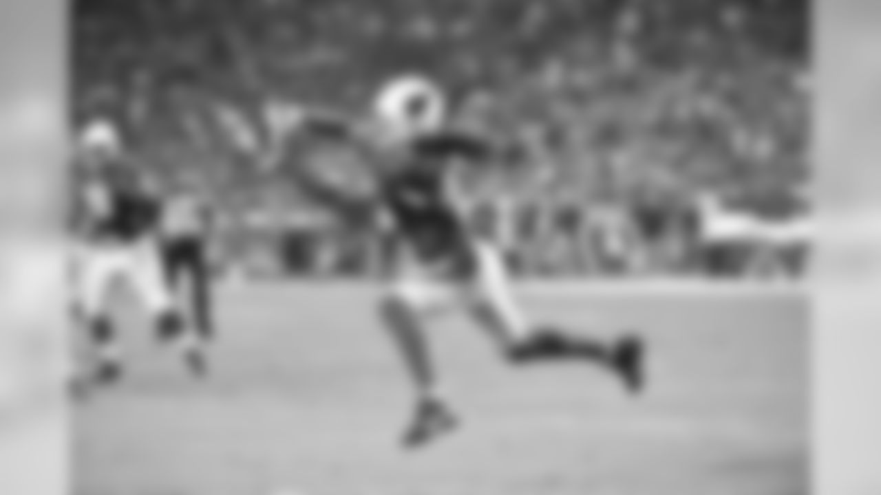 WR Larry Fitzgerald extends for the grab