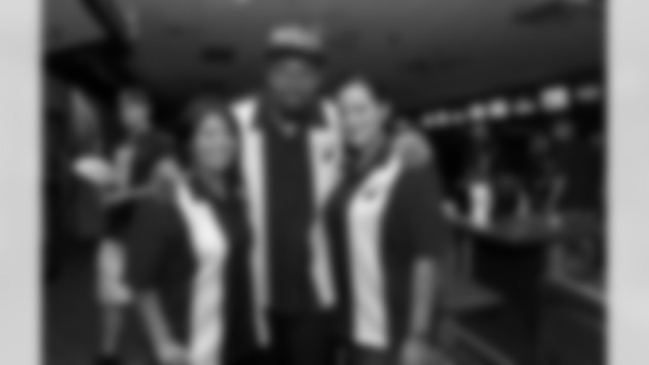 Darnell Dockett with fans