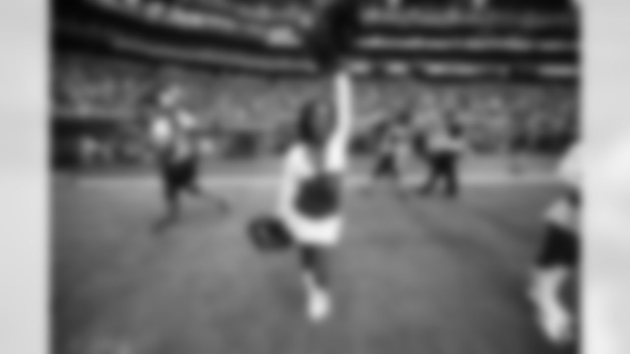 Arizona Cardinals Cheerleaders during the 2022 regular season game between the Arizona Cardinals and the Los Angeles Rams on Sunday, Sept. 25, 2022 in Glendale, AZ.