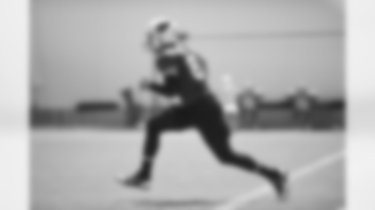 Arizona Cardinals tight end Zach Ertz (86) practices during Week 3 of the OTA offseason program on Thursday, June 9, 2022 in Tempe, AZ.