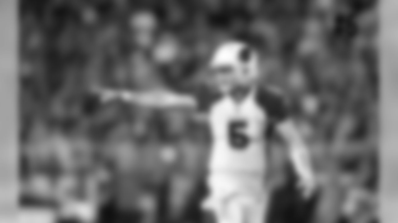QB Drew Stanton points to the sideline after a touchdown pass