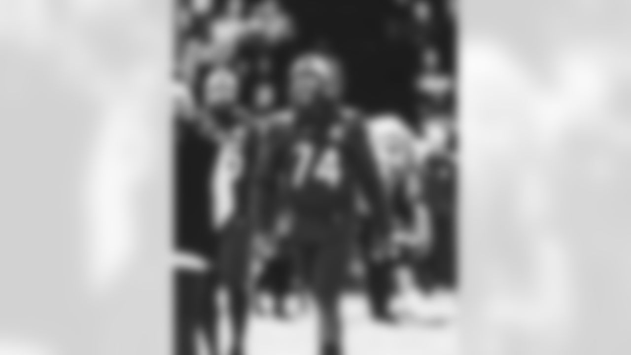 T D.J. Humphries