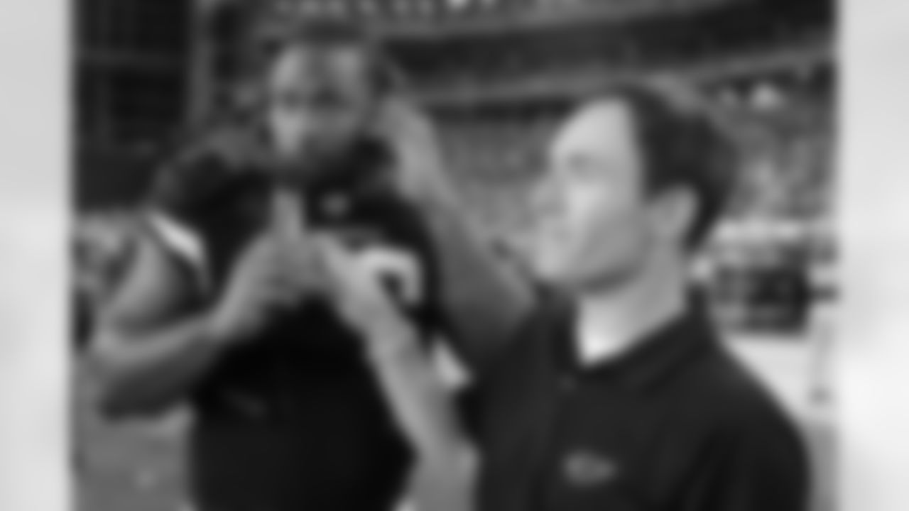 Dockett steals the sideline mic from Paul Calvisi