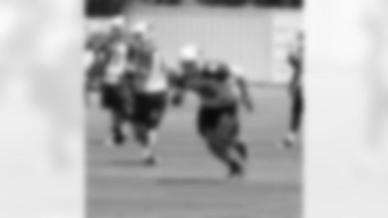 TE Todd Heap runs a route