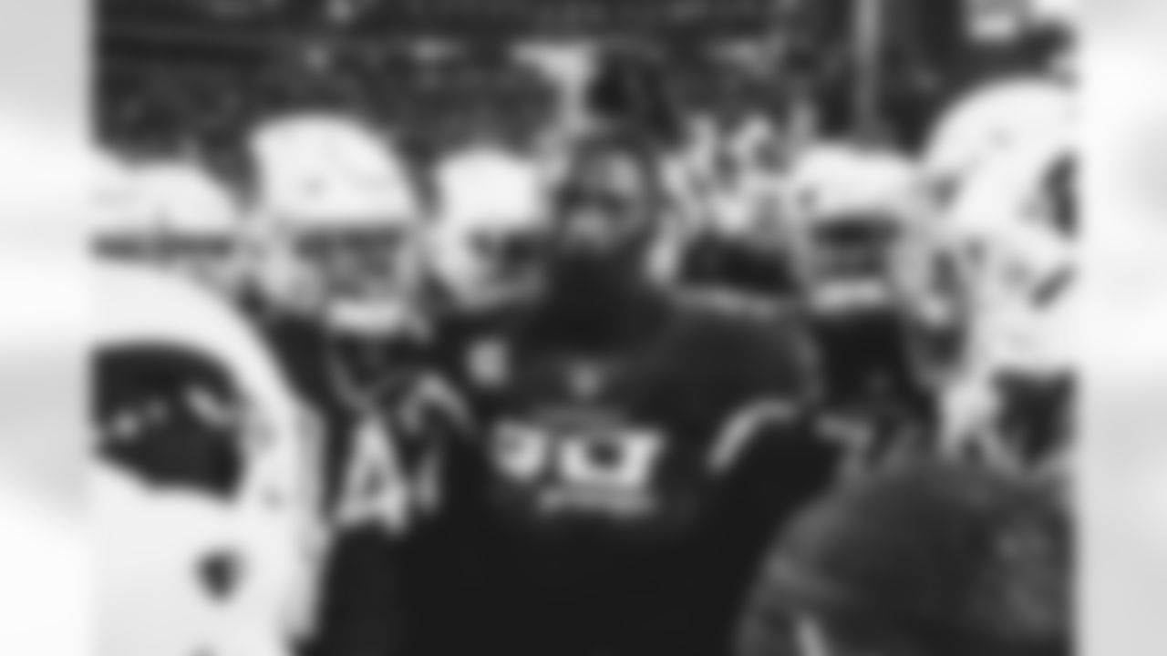 OLB Chandler Jones