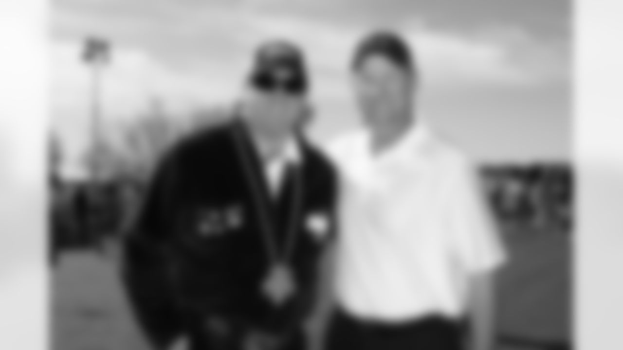 Whisenhunt and one of the Thunderbirds